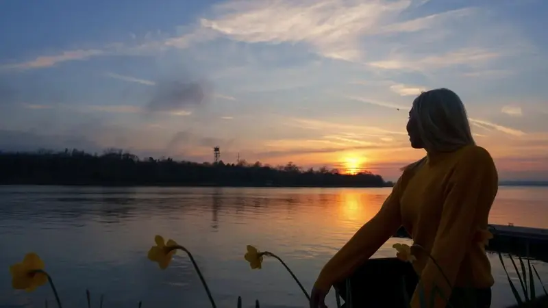 Soft Lights, Warm Water: Designing Evenings You’ll Never Forget