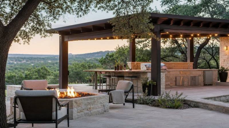 Outdoor Kitchens, Fire Pits, and Pergolas: Building Your Backyard Retreat