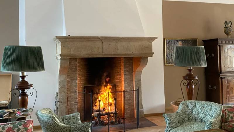Decorative Antique Hearth Surrounds: History, Styles and Buying Guidance